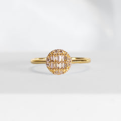 Golden Round Baguette Diamond Ring 18kt
