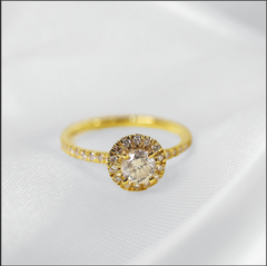 0.68cts G VS Round Center Paved Diamond Engagement Ring 14kt