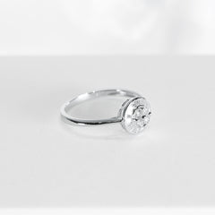 Floral Round Baguette Diamond Ring 18kt