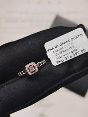 0.42 克拉粉色钻石光环密镶订婚戒指 18 克拉