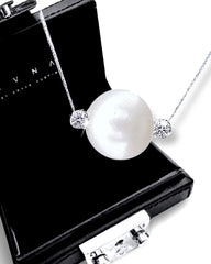 #LVNA2024 | 5MM HOPE Pearl Twin Pointers Diamond Necklace 18kt