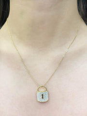 #LVNA2024 | Golden Lock Paved Diamond Necklace 18kt
