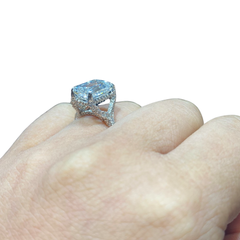 #PREORDER | 6.52cts G VS1 Emerald Diamond Engagement Ring 18kt IGI Certified