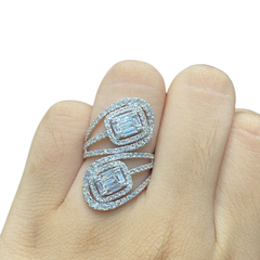 #LVNA2024 | Crossover Emerald Halo  Statement Diamond Ring 18kt