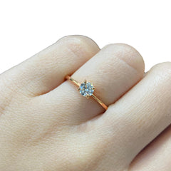 AMALIA | 0.30ct Round Cut Solitaire Diamond Engagement Ring 14kt