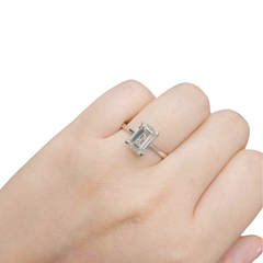 #PREORDER | 2.63cts I VS2 Emerald Cut Diamond Engagement Ring 18kt IGI Certified