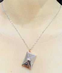 #LVNA2024 | Love, IVANA Rose Envelope Diamond Pendant Diamond Necklace