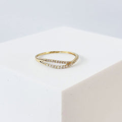 #LoveLVNA | Golden Open Shank Half Eternity Diamond Ring 18kt | #ThePromise