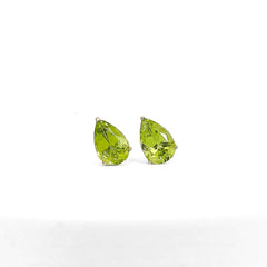 Classic Pear Peridot Gemstones Stud Earrings 18kt