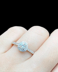 1.15ctw H SI1 圆形钻石光环密钉订婚戒指 18kt