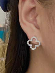 Baguette Clover Shape Diamond Earrings 18kt