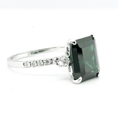 Green Emerald Paved Diamond Ring 14kt