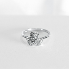 Trinity Heart Baguette Diamond Ring 18kt