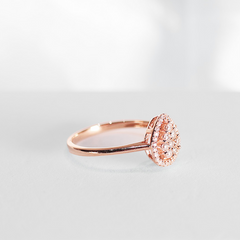 Rose Classic Pear Diamond Ring 18kt