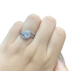 Crossover Invisible Setting Diamond Ring 18kt