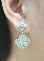 Baguette Dangling Diamond Earrings 18kt