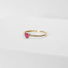 #LoveLVNA | Golden Pink Sapphire Heart Gemstones Diamond Ring 18kt