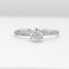 0.58cts H SI2 Round Center Paved Diamond Engagement Ring 14kt