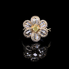 PREORDER | Golden Flower Baguette Diamond Ring 14kt