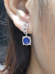 蓝宝石垂坠钻石耳环
