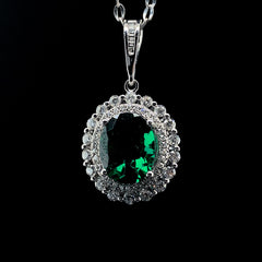 椭圆形绿色祖母绿装饰钻石项链 14 克拉