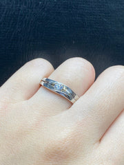 一对结婚戒指单石中心钻石戒指 18 克拉