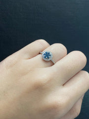 5岁 |圆形蓝色密镶钻石戒指 14 克拉