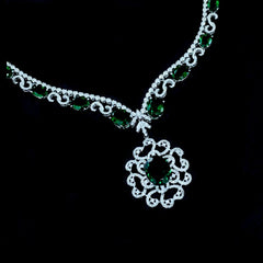 椭圆形装饰绿色祖母绿个性钻石项链 14 克拉