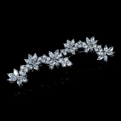 LVNA Signatures Marquise Diamond Cluster Crawlers 18kt