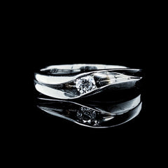 圆形单石钻石结婚戒指 18 克拉