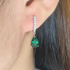 Green Emerald Pear Dangling Gemstones Diamond Earrings 14kt
