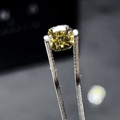 1.02ct VVS2 Fancy Greenish Yellow Square Cut Loose Diamond (Natural)