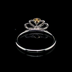 皇冠稀有黄色彩色钻石戒指 18 克拉