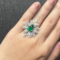 LVNA Signatures Colombian Green Emerald Gemstones Diamond Ring 18kt
