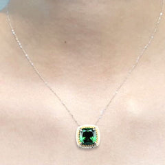 双色调绿色祖母绿垫形钻石项链 16-18 英寸 18kt 白金链