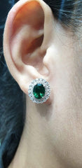 椭圆形绿色祖母绿装饰钻石耳环 14 克拉