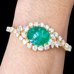 凸圆形哥伦比亚绿色祖母绿装饰钻石手链 18 克拉