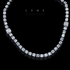 LVNA 시그니처 에메랄드 인비저블 세팅 다이아몬드 목걸이 18kt