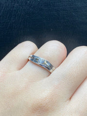 圆形单石钻石结婚戒指 18 克拉