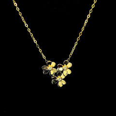 Golden Triple Flower Deco Diamond Necklace 18kt