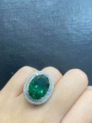 椭圆形绿色祖母绿长方形铺镶钻石戒指 14 克拉