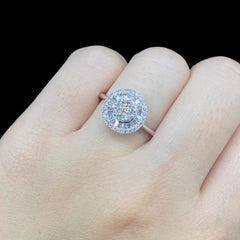 Large Classic Round Diamond Ring 18kt