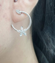 10.10 | Floral Overlap Diamond Earrings 14Kt