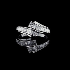 Overlap Baguette Diamond Ring 18kt