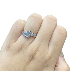 Overlap Baguette Diamond Ring 18kt